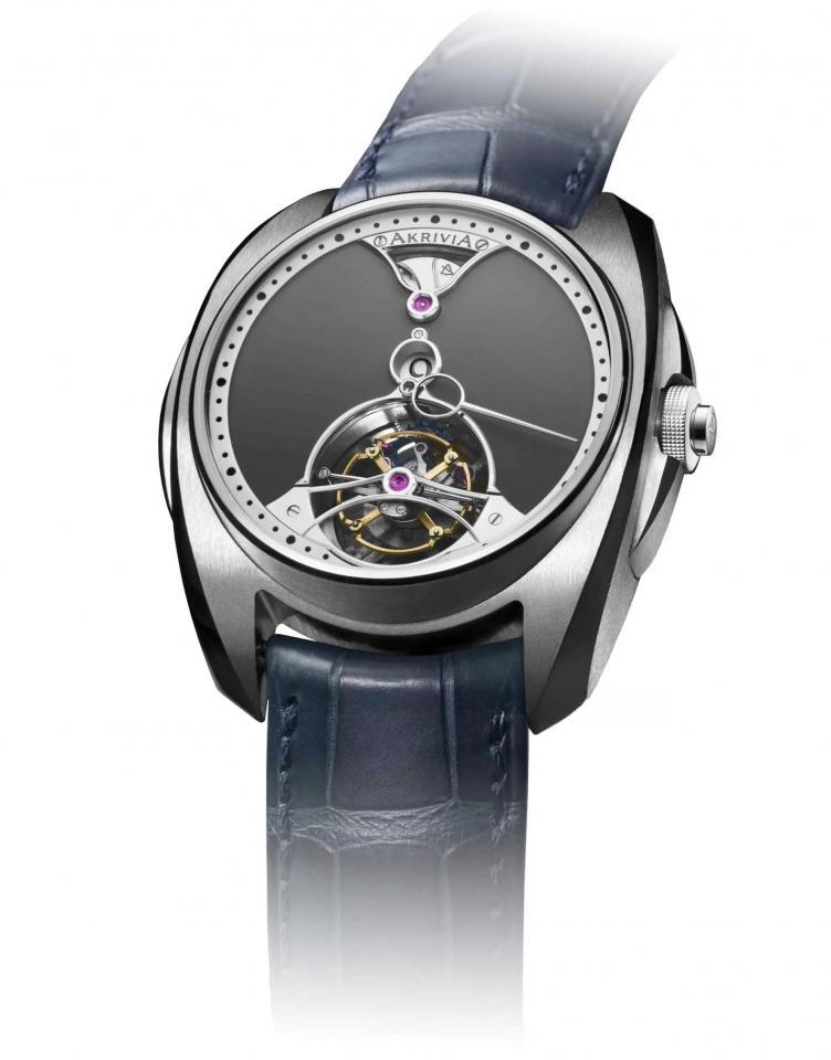 （Tourbillon Chiming Jump Hour）